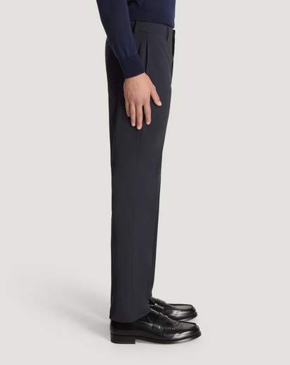 Pt Torino Pantaloni In Cotone Stretch Active Un Tessuto Dall'aspetto Tecnico, Perfetto Per Il Quotidiano. Bacino Pulito, Tasche Con Zip Sul Retro, Lunghezza Alla Caviglia E Linea Super Slim Per Un Modello Sartoriale Dai Dettagli Ricercati. Scegli La Variante Adatta A Completare Lo Stile On E Off Duty Con Un Tocco Deciso.