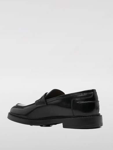 Doucal's Mocassino Penny Adler In Pelle. Linee Pulite Ed Arrotondate. Design Completato Dalla Lavorazione Blake Che Rende La Scarpa Resistente E Morbida Nella Calzata. Suola In Gomma Ultra Leggera. Made In Italy.