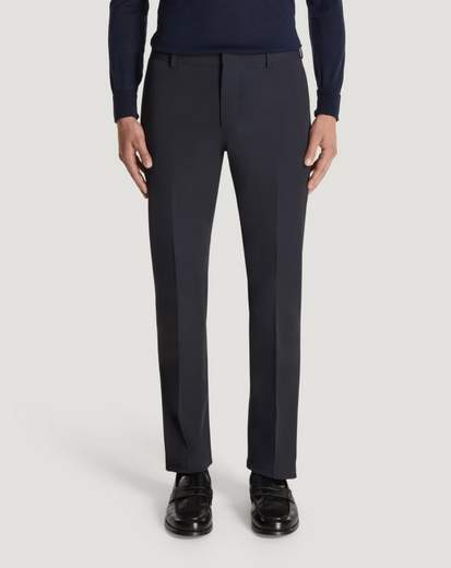 Pt Torino Pantaloni In Cotone Stretch Active Un Tessuto Dall'aspetto Tecnico, Perfetto Per Il Quotidiano. Bacino Pulito, Tasche Con Zip Sul Retro, Lunghezza Alla Caviglia E Linea Super Slim Per Un Modello Sartoriale Dai Dettagli Ricercati. Scegli La Variante Adatta A Completare Lo Stile On E Off Duty Con Un Tocco Deciso.