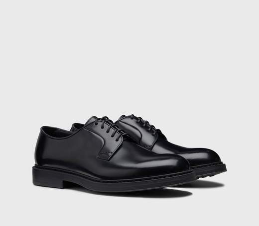 Doucal's Stringata In Pelle , Con Tomaia Senza Cuciture E Dalle Forme Arrotondate. Design Completato Dalla Costruzione Blake Che Rende La Scarpa Resistente E Morbida Nella Calzata. Suola In Gomma Ultra Leggera. Made In Italy.