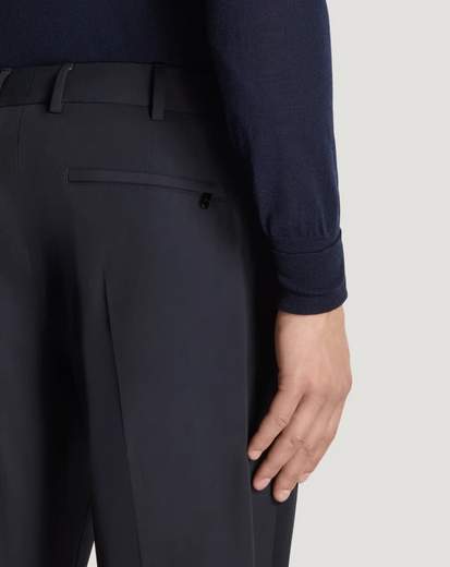 Pt Torino Pantaloni In Cotone Stretch Active Un Tessuto Dall'aspetto Tecnico, Perfetto Per Il Quotidiano. Bacino Pulito, Tasche Con Zip Sul Retro, Lunghezza Alla Caviglia E Linea Super Slim Per Un Modello Sartoriale Dai Dettagli Ricercati. Scegli La Variante Adatta A Completare Lo Stile On E Off Duty Con Un Tocco Deciso.
