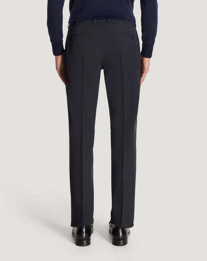 Pt Torino Pantaloni In Cotone Stretch Active Un Tessuto Dall'aspetto Tecnico, Perfetto Per Il Quotidiano. Bacino Pulito, Tasche Con Zip Sul Retro, Lunghezza Alla Caviglia E Linea Super Slim Per Un Modello Sartoriale Dai Dettagli Ricercati. Scegli La Variante Adatta A Completare Lo Stile On E Off Duty Con Un Tocco Deciso.