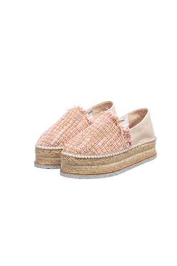 Espadrillas Scarpa Espadrilles Con Punta Chiusa In Filo, Tallone In Tessuto, Fondo In Corda E Gomma Riciclata. Altezza 4,5 Cm.