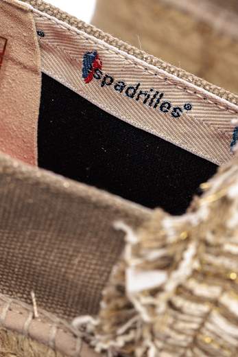 Espadrillas Scarpa Espadrilles Con Punta Chiusa In Filo, Tallone In Tessuto, Fondo In Corda E Gomma Riciclata. Altezza 4,5 Cm.