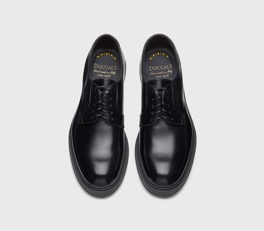 Doucal's Stringata In Pelle , Con Tomaia Senza Cuciture E Dalle Forme Arrotondate. Design Completato Dalla Costruzione Blake Che Rende La Scarpa Resistente E Morbida Nella Calzata. Suola In Gomma Ultra Leggera. Made In Italy.