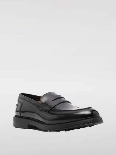 Doucal's Mocassino Penny Adler In Pelle. Linee Pulite Ed Arrotondate. Design Completato Dalla Lavorazione Blake Che Rende La Scarpa Resistente E Morbida Nella Calzata. Suola In Gomma Ultra Leggera. Made In Italy.