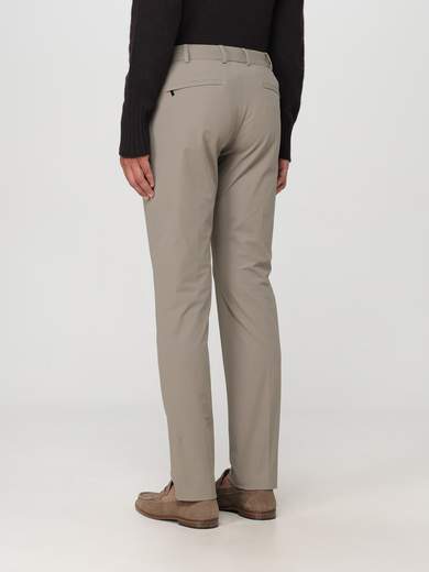 Pt Torino Pantaloni In Cotone Stretch Active Un Tessuto Dall'aspetto Tecnico, Perfetto Per Il Quotidiano. Bacino Pulito, Tasche Con Zip Sul Retro, Lunghezza Alla Caviglia E Linea Super Slim Per Un Modello Sartoriale Dai Dettagli Ricercati. Scegli La Variante Adatta A Completare Lo Stile On E Off Duty Con Un Tocco Deciso.