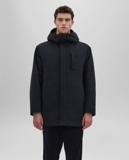 Aspesi Parka Con Imbottitura In Ovatta Thermore E Fodera In Nylon Realizzato In Twill Di Tessuto Tecnico E Dotato Di Unapposita Membrana Per Aumentarne Limpermeabilita. Il Modello E Caratterizzato Da Cappuccio Fisso E Da Comode Tasche Sul Davanti. Linterno E Dotato Di Una Pratica Tasca. Chiusura Frontale Con Zip E Bottoni A Pressione. Il Tirazip Logato Aspesi Rifinisce Il Capo. Vestibilita Regolare.