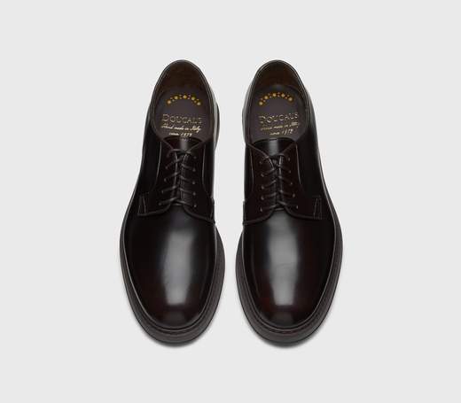 Doucal's Stringata In Pelle , Con Tomaia Senza Cuciture E Dalle Forme Arrotondate. Design Completato Dalla Costruzione Blake Che Rende La Scarpa Resistente E Morbida Nella Calzata. Suola In Gomma Ultra Leggera. Made In Italy.