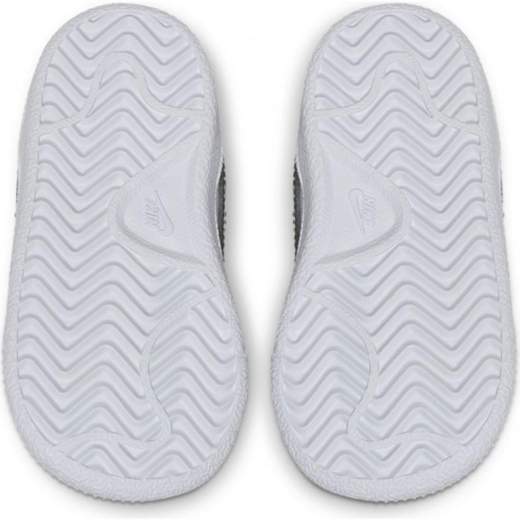 NIKE 833537 107