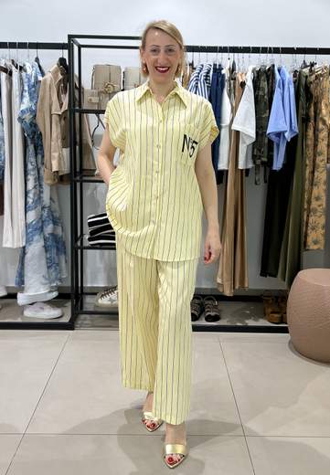 TENSIONE IN CAMICIA A RIGHE