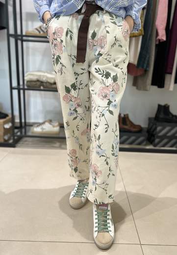 KIKISIX PANTALONI CARROT CON CINTURA STAMPA FIORI