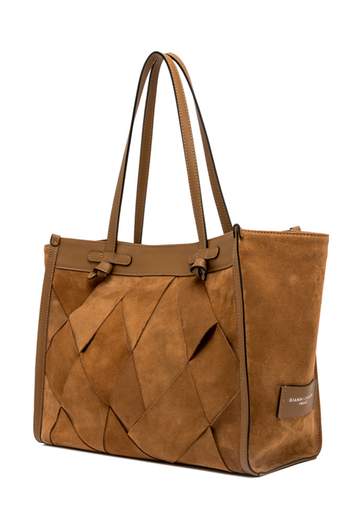 GIANNI CHIARINI SHOPPING IN CAMOSCIO MARCELLA