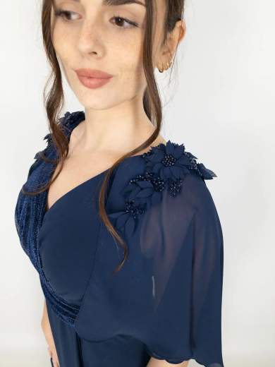 Tuta Elegante da Cerimonia con Maniche Aperte e Dettagli Brillanti