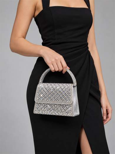 Pochette argento con strass e doppia portabilità
