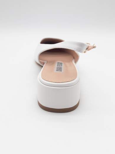 White bridal pumps with low 3.5 cm heel