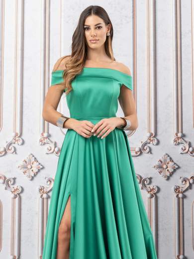 Abito Lungo da Cerimonia in Crepe Satin con Scollo Omerale e Spacco