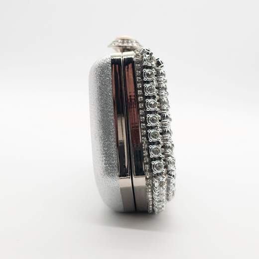 Pochette da cerimonia con strass argento e chiusura gioiello