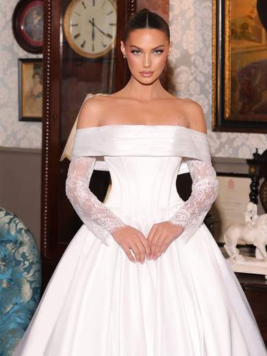 Abito da Sposa Stile Principessa con Scollo Omerale