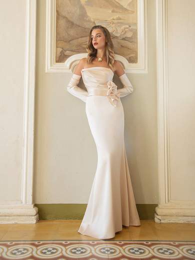 Abito da Sposa a Sirena in Mikado Champagne con Fiore e Guanti