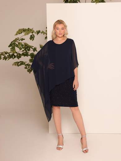 Bianca Brandi Curvy Abito corto curvy da cerimonia a tubino con strass e manica mantella 29729M