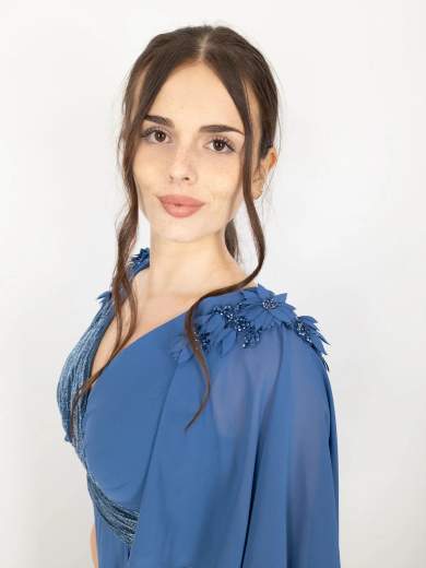 Tuta Elegante da Cerimonia con Maniche Aperte e Dettagli Brillanti