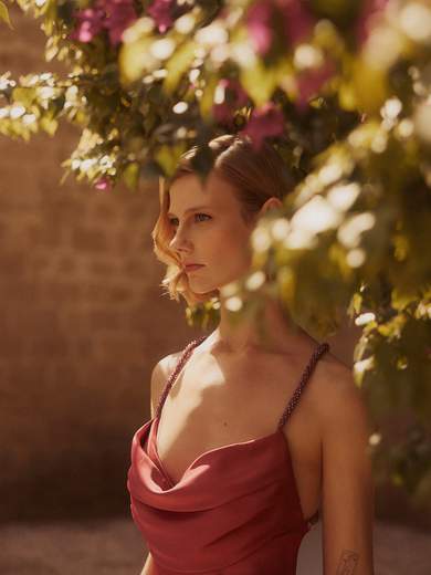 Abito Lungo da Cerimonia in Raso con Stola e Spalline Gioiello