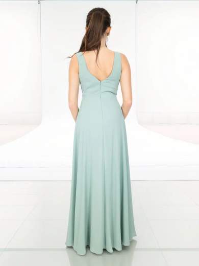 Abito lungo da cerimonia con stola e dettaglio gioiello