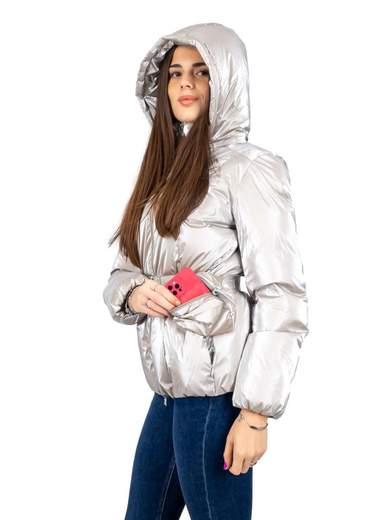 Piumino corto con cappuccio staccabile cintura e marsupio