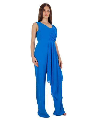 Tuta intera elegante curvy per cerimonia con voile laterale