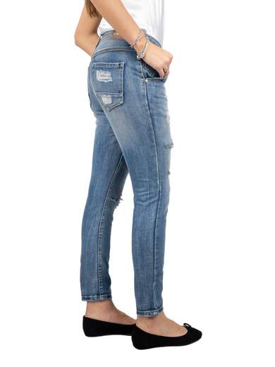 Jeans boyfriend strappati chiari a cavallo basso