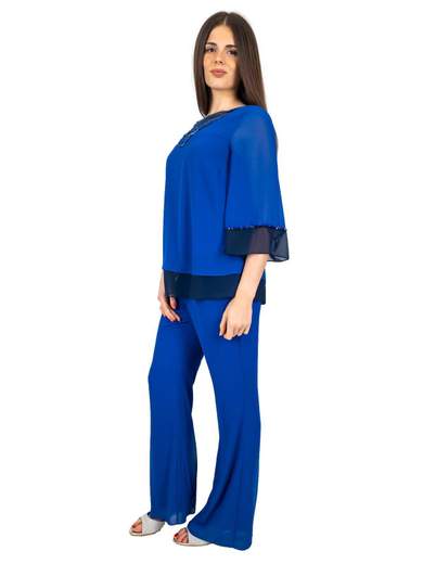 Pantaloni e casacca eleganti per cerimonia da signora curvy