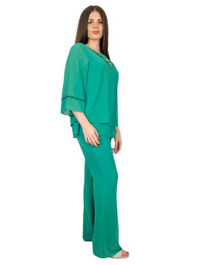 Pantaloni e casacca eleganti per cerimonia da signora curvy