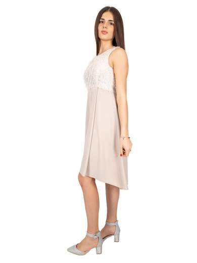 Vestito corto davanti e lungo dietro senza maniche svasato