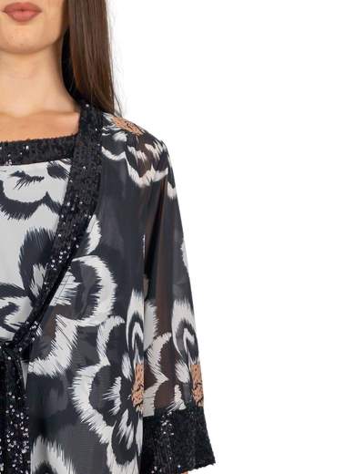 Pantaloni e top eleganti con spolverino corto per signora