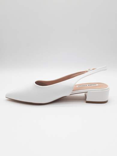 White bridal pumps with low 3.5 cm heel