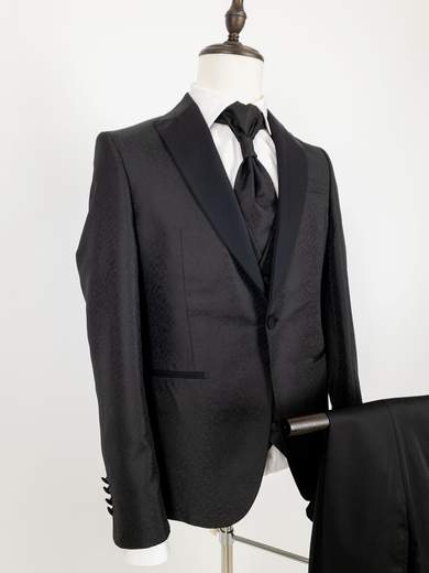 Men’s Drop 8 Slim Fit suit for formal occasions
