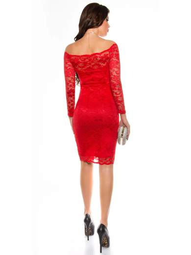 Abito a tubino in pizzo con scollo alla Carmen