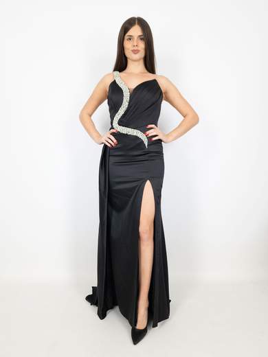 Abito Elegante in Raso Nero con Spacco, Strass e Stola in Tulle
