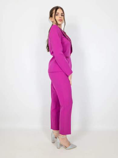 Tailleur elegante da cerimonia con giacca decorata e pantalone slim