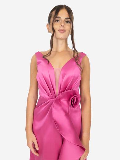 Long taffeta evening dress with ruffle and stole