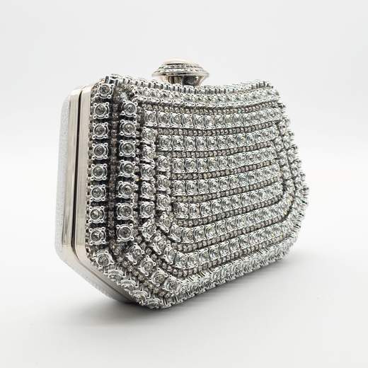 Pochette da cerimonia con strass argento e chiusura gioiello