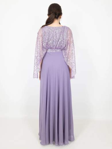 Abito lungo da cerimonia con dettagli eleganti