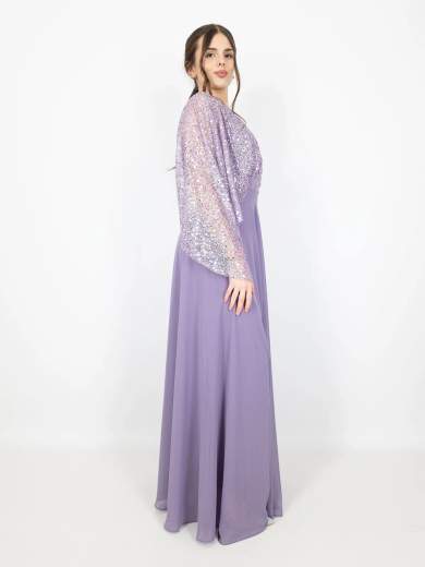 Abito lungo da cerimonia con dettagli eleganti