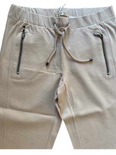 BARBARA LEBEK 25700042