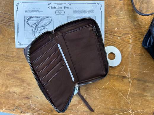 Christian Peau B004S 26