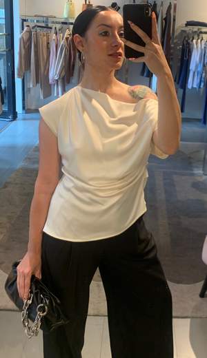 Top Asimmetrico In Raso Kartika