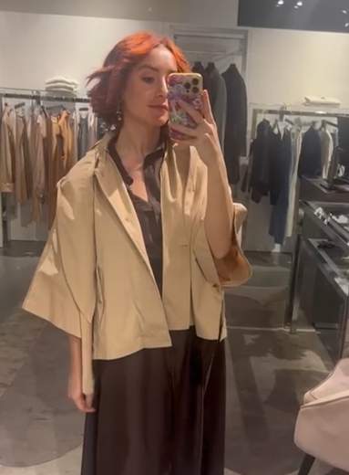 Giubbotto Impermeabile Corto Con Cappuccio Veronique Roses