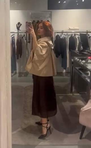 Giubbotto Impermeabile Corto Con Cappuccio Veronique Roses