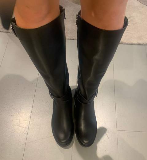 Stivali Pelle Con Cinturino Divine Follie